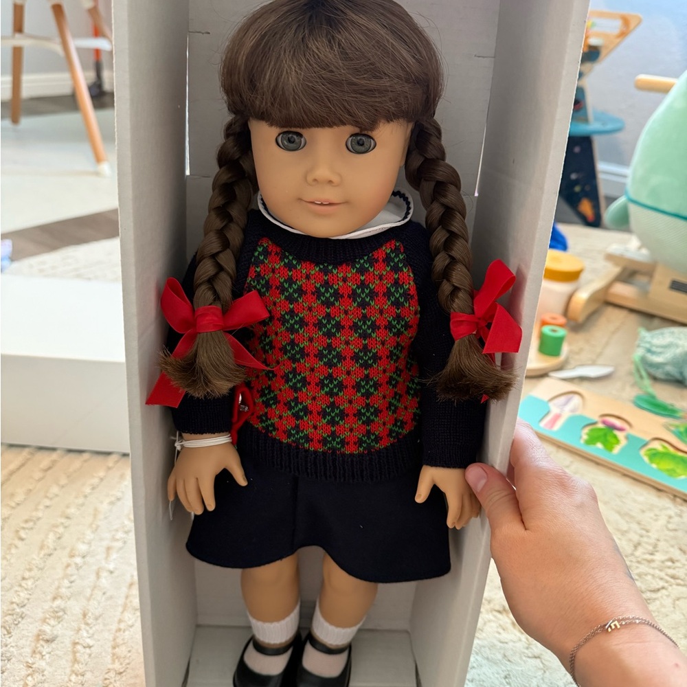 NWT American Girl (Historical Characters) 1997 or 1998- Molly McIntire 18" Doll